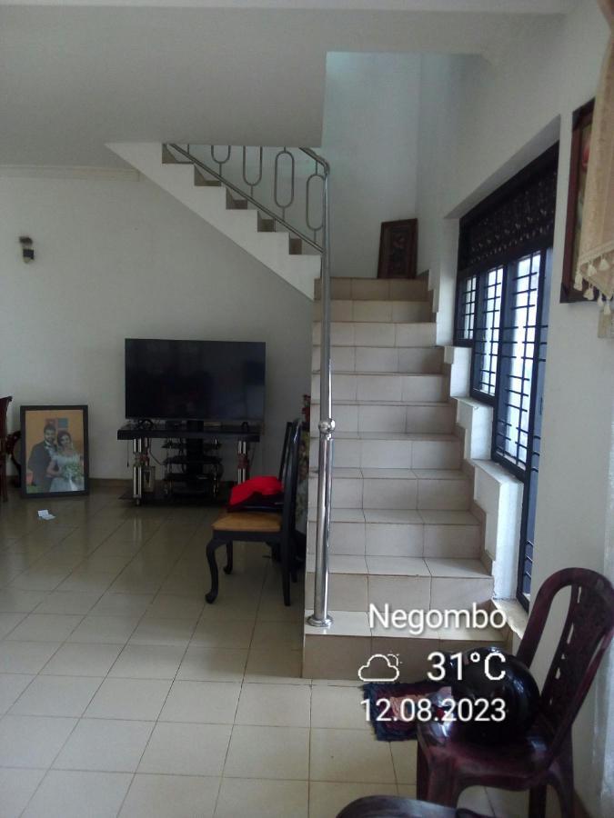 Randi Homestay Negombo Esterno foto